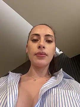 NattyPierce online show from December 31, 2024, 6:37 am