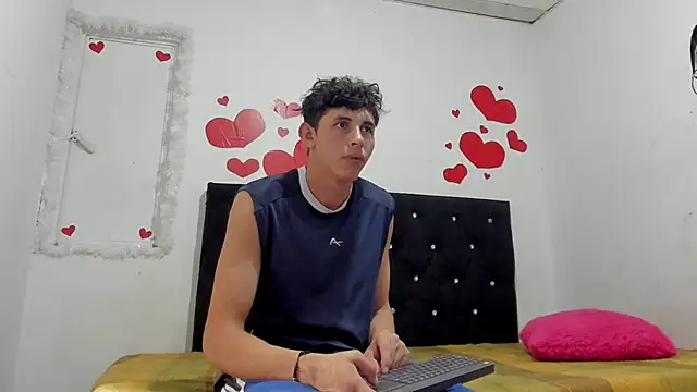 chloe evanx  online show from March 18, 2025, 7:10 pm