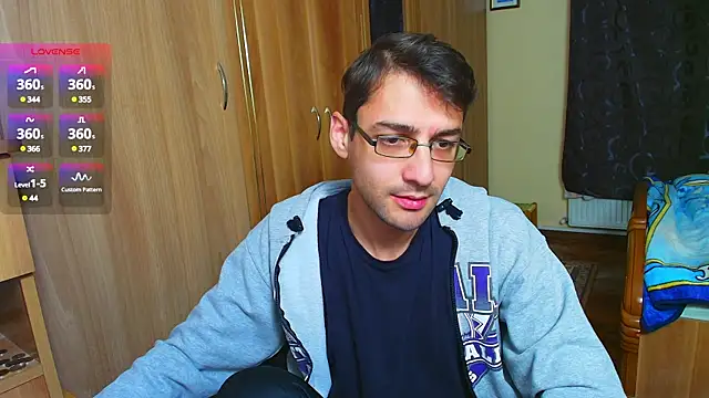 Snapshot of HungEddy chatting on December 6, 2024, 2:28 pm HungEddy online show from December 6, 2024, 2:28 pm