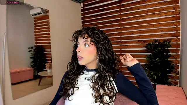 Sapphire Venuss online show from January 14, 2026, 12:49 am