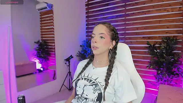 Sapphire Venuss online show from February 22, 2026, 11:58 pm