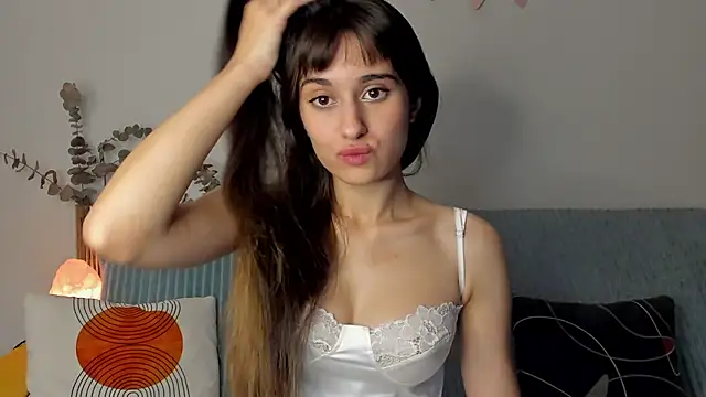 erika hoiree online show from September 16, 2025, 3:29 am