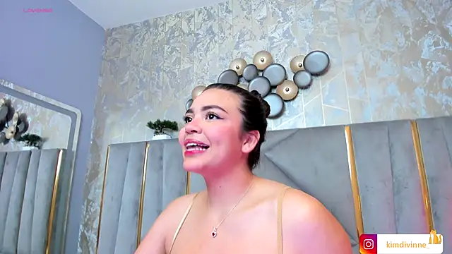 KimDevinne online show from September 26, 2025, 2:37 am