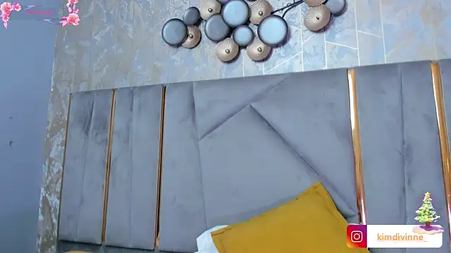 KimDevinne online show from November 29, 2025, 3:09 am