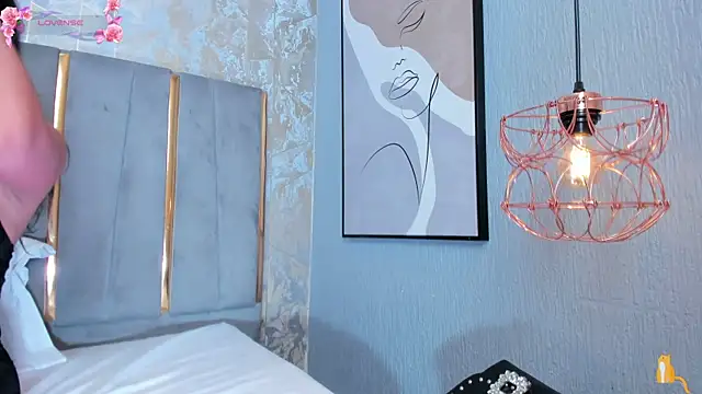 KimDevinne online show from January 18, 2026, 3:10 am