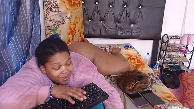 BigbootyNickyx online show from November 4, 2025, 6:23 am