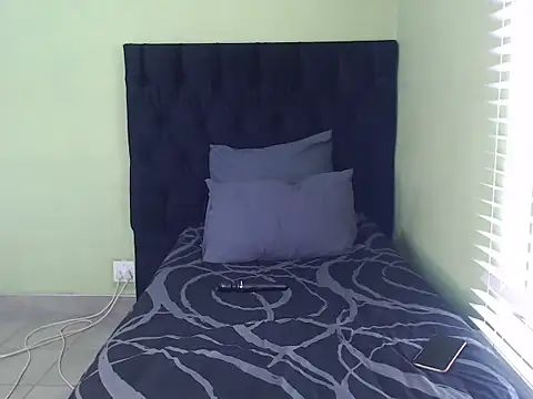 ThickPearlx23 online show from November 3, 2025, 7:42 am