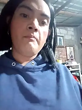 yovana13 online show from January 17, 2026, 2:16 am