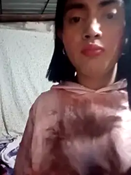 yovana13 online show from January 18, 2026, 9:18 pm