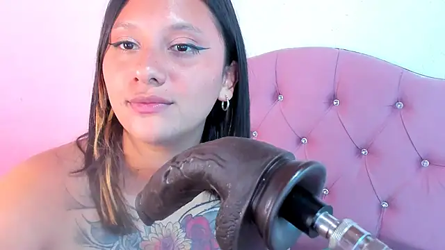 Snapshot of Mila_nixon02 chatting on December 14, 2024, 6:20 pm Mila nixon02 online show from December 14, 2024, 6:20 pm