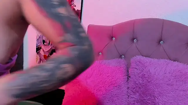 Snapshot of Mila_nixon02 chatting on October 12, 2025, 4:33 am Mila nixon02 online show from October 12, 2025, 4:33 am