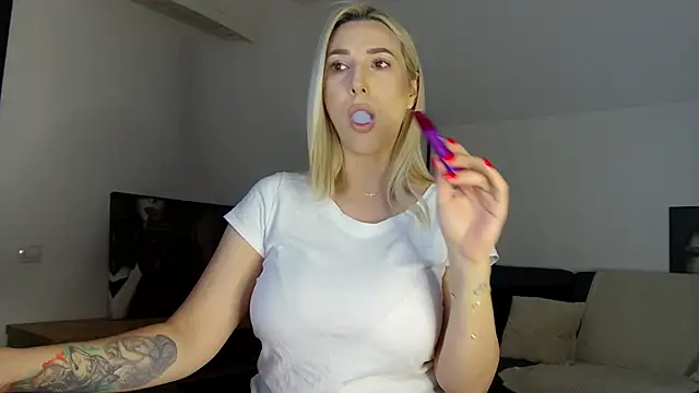 KhloeK online show from March 22, 2025, 6:58 pm