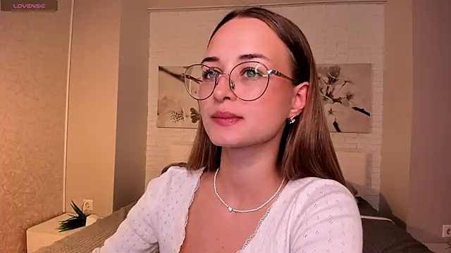 Tiffanyhunt online show from September 24, 2025, 1:36 pm