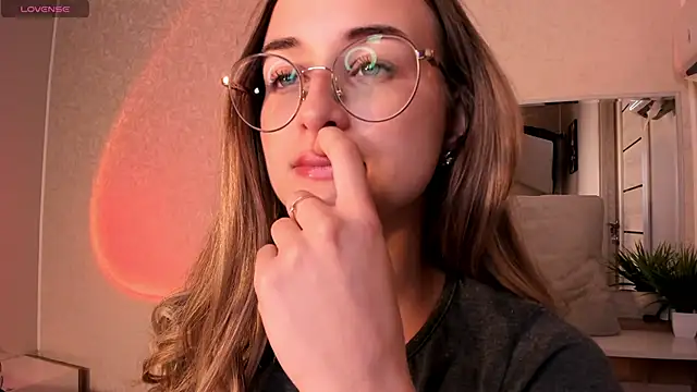 Tiffanyhunt online show from September 29, 2025, 1:38 pm