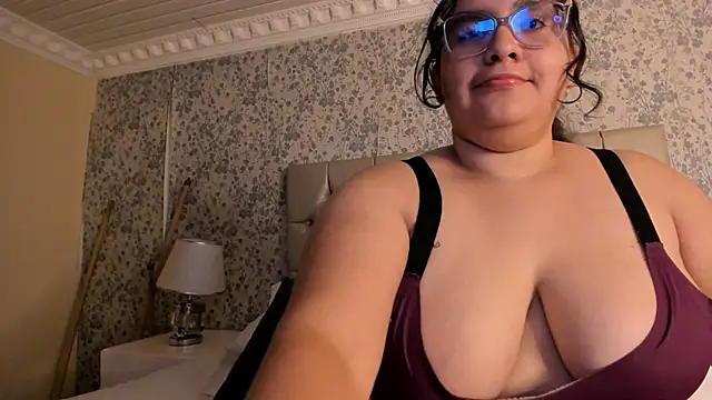 Snapshot of MahlaKhalifa chatting on May 13, 2026, 7:55 pm MahlaKhalifa online show from May 13, 2026, 7:55 pm