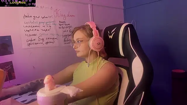 JacyWinslat online show from March 6, 2025, 5:54 pm