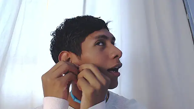 Nick Collins18 online show from November 23, 2025, 5:13 pm