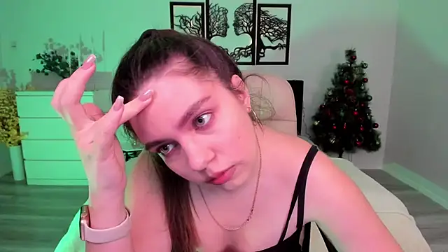 DaniellaLovely online show from December 18, 2024, 2:49 pm