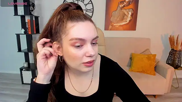 DaniellaLovely online show from March 5, 2025, 11:06 am