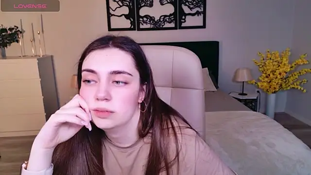 DaniellaLovely online show from February 1, 2026, 9:41 am