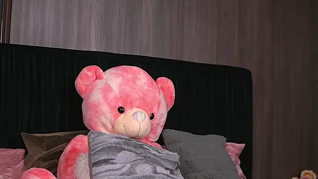 CataleyaKirk online show from December 17, 2024, 4:43 pm