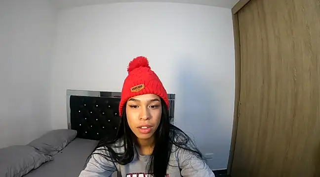 hot quenn online show from December 30, 2024, 2:09 am