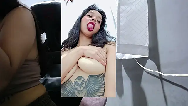 Snapshot of ladynemesis chatting on October 30, 2025, 9:37 pm ladynemesis online show from October 30, 2025, 9:37 pm