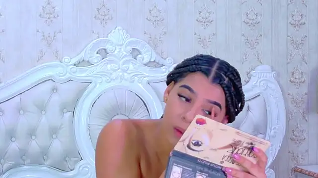 TiaraRosse online show from September 12, 2025, 11:54 am