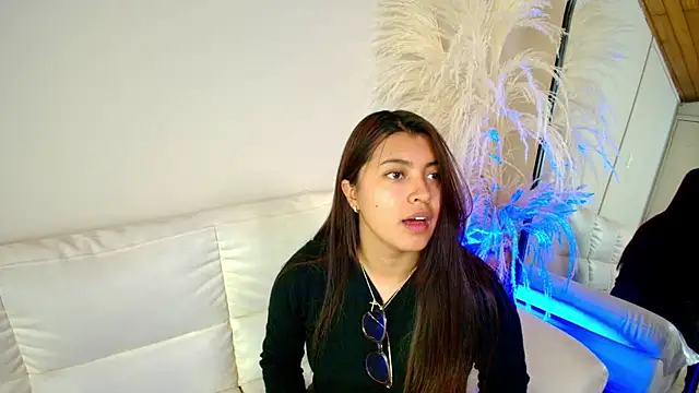 Rebeca Williams  online show from February 20, 2025, 12:19 am