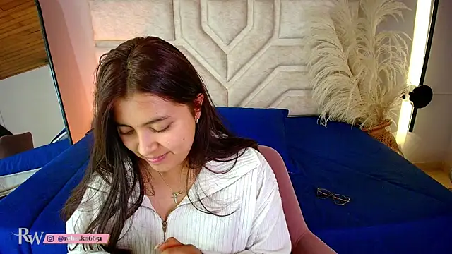 Rebeca Williams  online show from March 21, 2025, 1:34 am