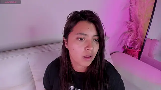 Rebeca Williams  online show from October 29, 2025, 12:07 pm