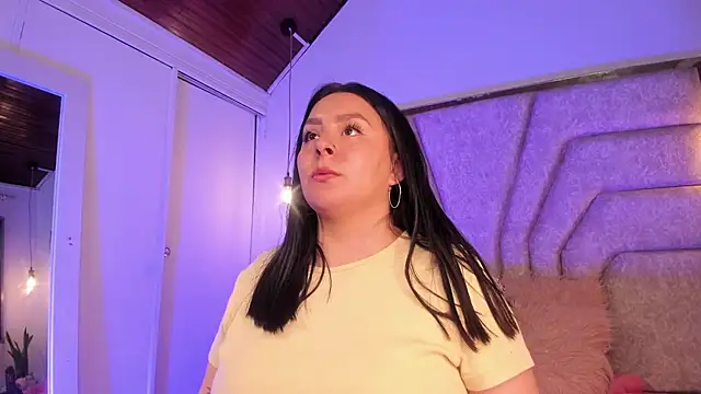 EmaJames25 online show from November 21, 2025, 7:23 pm