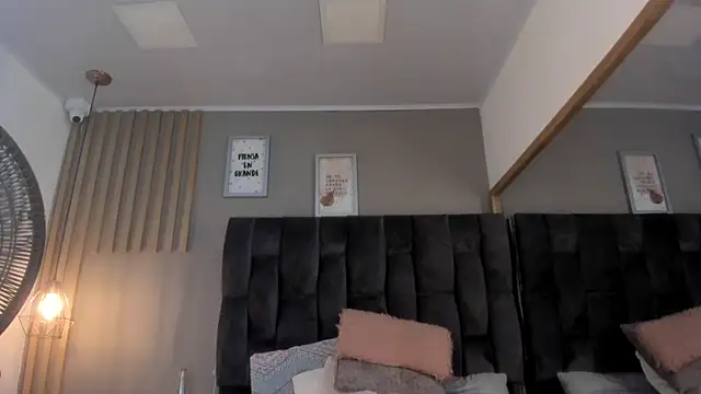 estefania  gomez online show from March 12, 2025, 9:03 pm