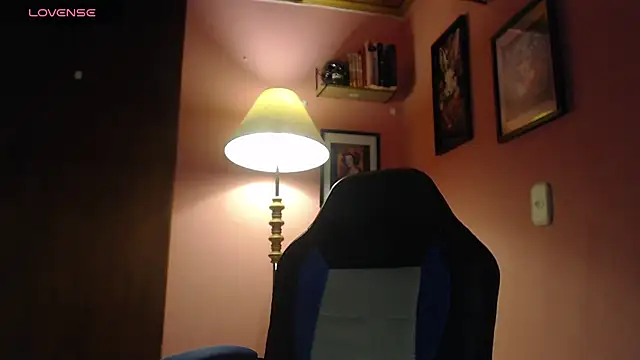 bunnyemilyrose36 online show from December 24, 2024, 6:22 am