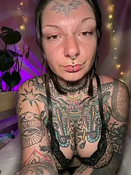 lizzardqueeen online show from March 28, 2026, 1:38 am