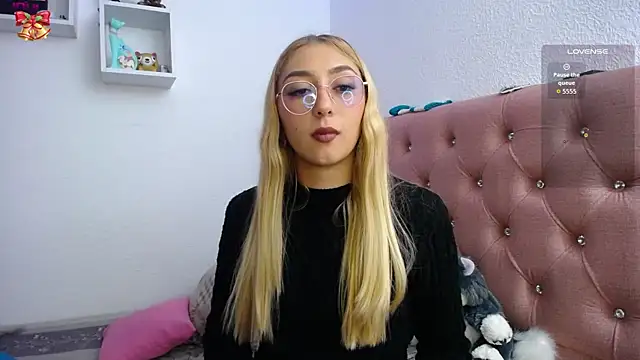 Soffy-brooks online show from November 12, 2025, 3:29 am