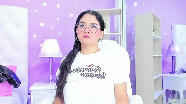 scarlette 15  online show from November 26, 2025, 3:18 am