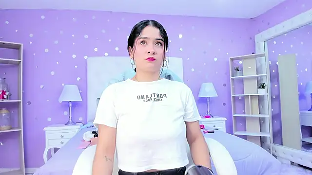 scarlette 15  online show from December 3, 2025, 3:03 am