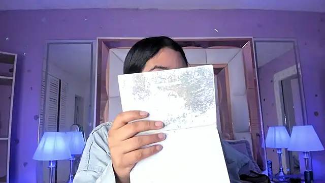 scarlette 15  online show from April 7, 2026, 3:07 am