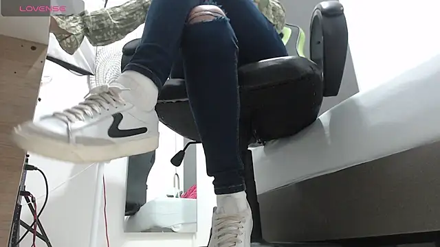 alma fenix online show from February 7, 2025, 12:06 pm