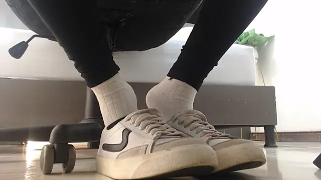 alma fenix online show from February 17, 2025, 12:16 pm