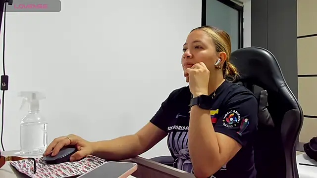 alma fenix online show from March 21, 2026, 12:32 pm