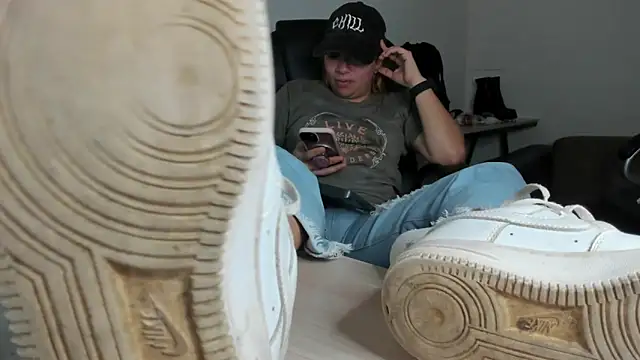 alma fenix online show from March 27, 2026, 8:26 am