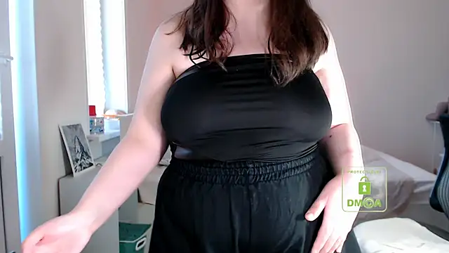 cute and hot online show from March 7, 2026, 2:47 pm