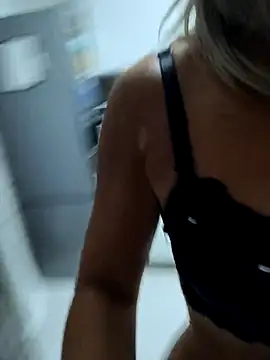 Snapshot of porcedda38 chatting on September 15, 2025, 4:23 am porcedda38 online show from September 15, 2025, 4:23 am