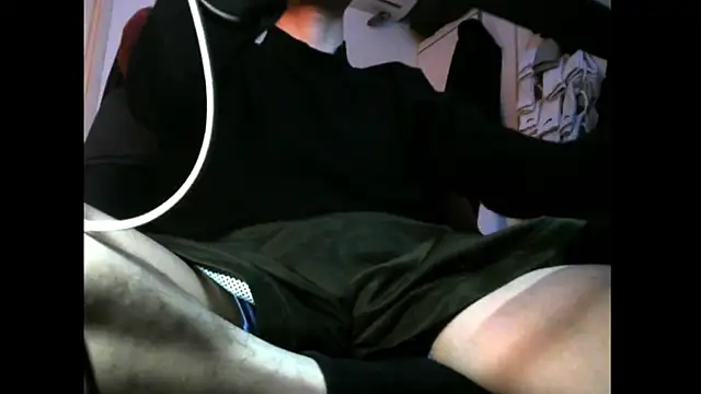 Ray175oo online show from November 28, 2025, 6:21 pm