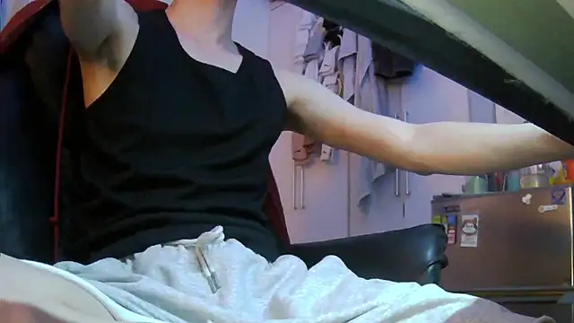 Ray175oo online show from April 5, 2026, 7:44 pm