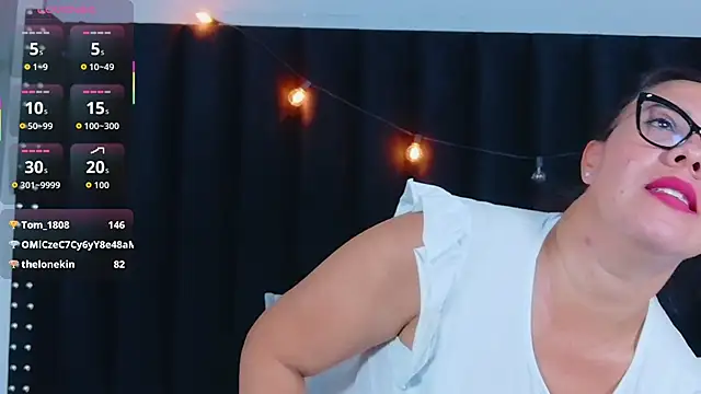 hotlatinateacher online show from November 18, 2025, 7:24 am