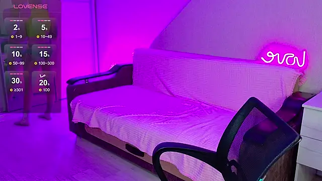 School Love online show from December 6, 2024, 1:11 pm