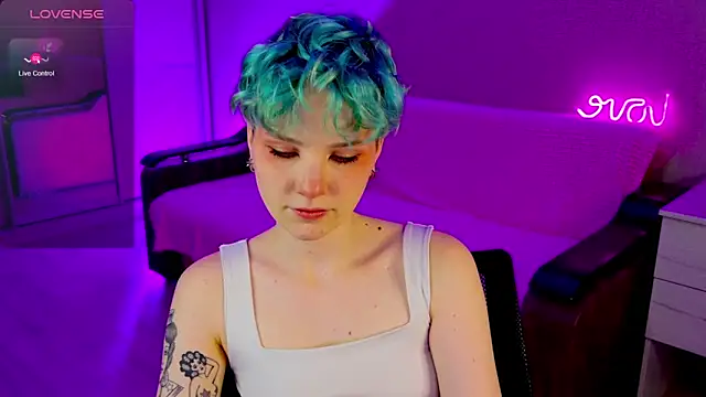 School Love online show from December 9, 2024, 1:13 pm